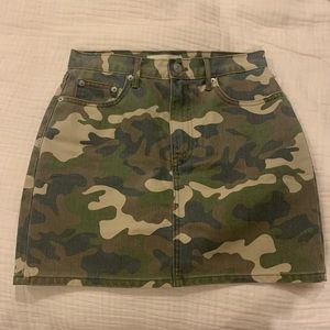 GAP 1969 High Waisted Camo Print Jean Mini Skirt